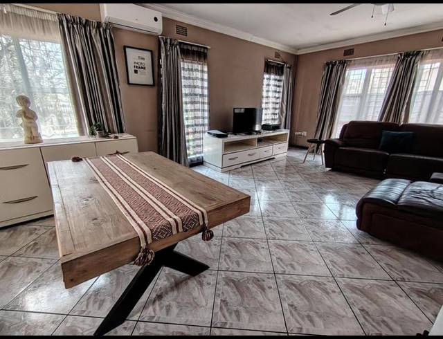 4 BEDROOM HOUSE FOR SALE IN WITFIELD